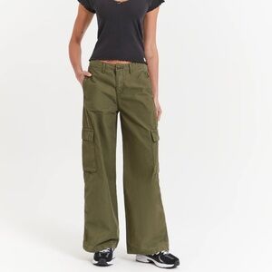 Levi’s Baggy Wide Leg CargoPants, size 30, great condition